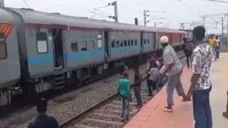 Railway breaking news : 2023 से फरवरी 2025 तक ट्रेनों पर पथराव की 7,971 घटनाएं, 4,549 आरोपी गिरफ्तार