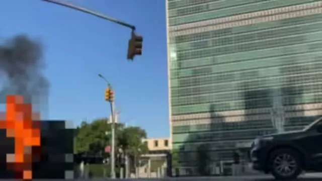 A man fired himself in America :- न्यूयॉर्क में संयुक्त राष्ट्र मुख्यालय के बाहर तिब्बती प्रदर्शनकारी ने खुद को लगाई आग, अस्पताल में मौत