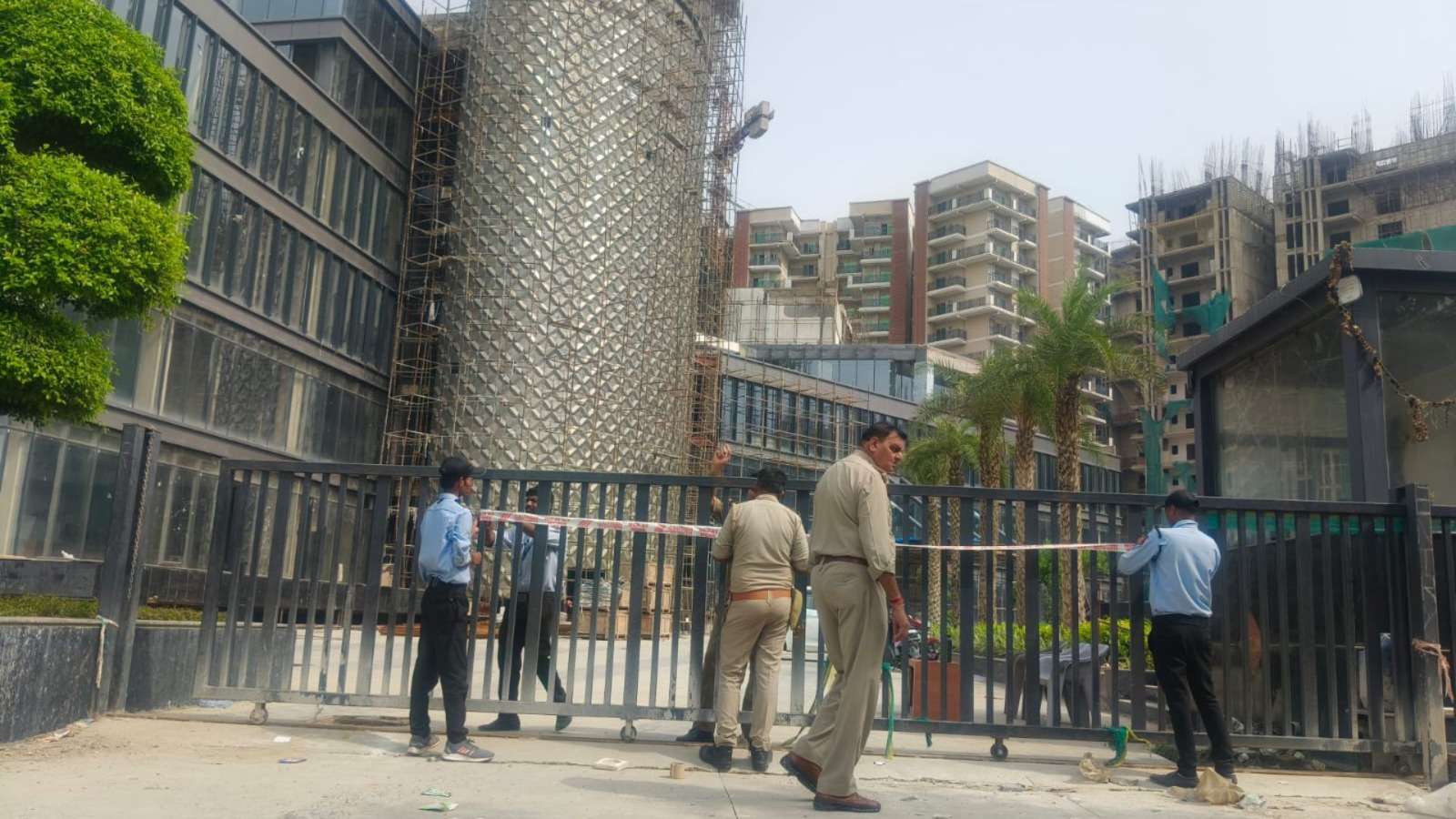 Raj Nagar Extension :- गाजियाबाद में निर्माणाधीन मॉल में 7 वर्षीय बच्ची की हत्या, पुलिस ने जांच तेज की