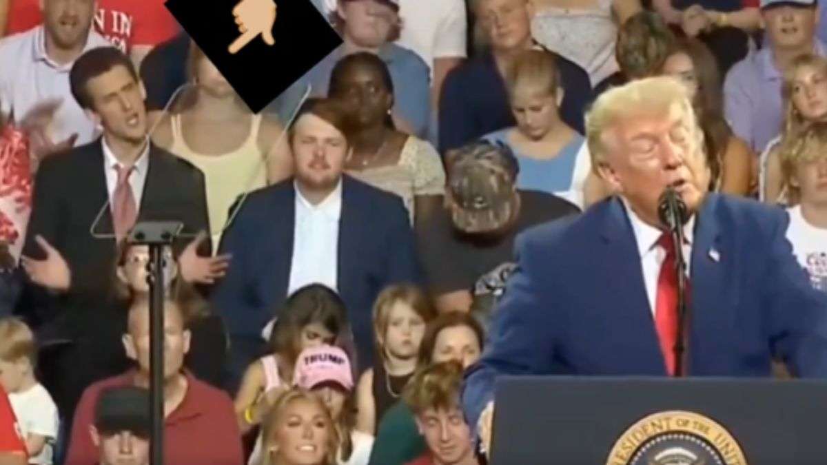 Trump Georgia Rally Viral Video :- जॉर्जिया रैली में ट्रंप के पीछे बैठे शख्स ने उतारी नकल, वीडियो सोशल मीडिया पर वायरल